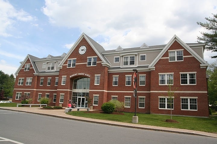 A three-storey red brick building (Robert Frost Hall, Southern New Hampshire University)